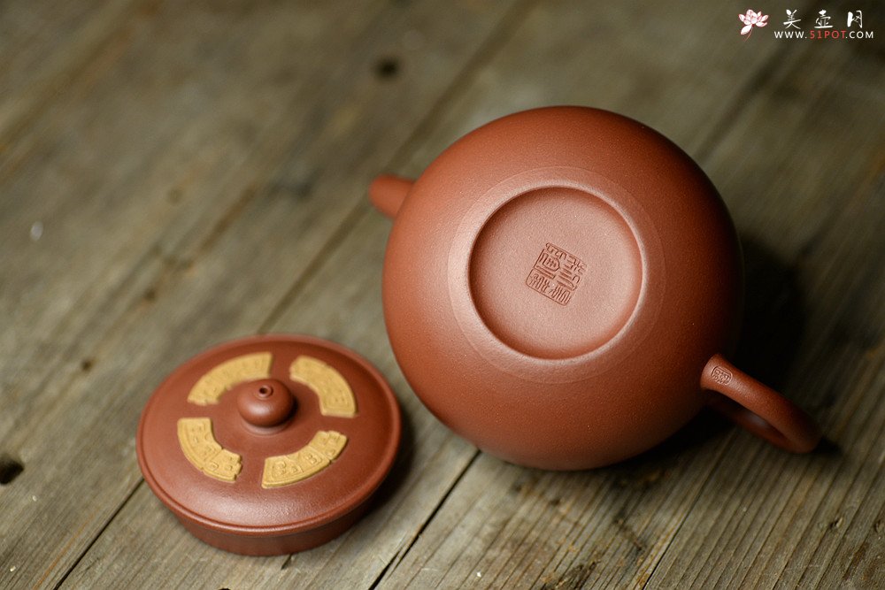紫砂壶图片：储俊伟最新力作  古朴典雅 全手合璧 - 宜兴紫砂壶网