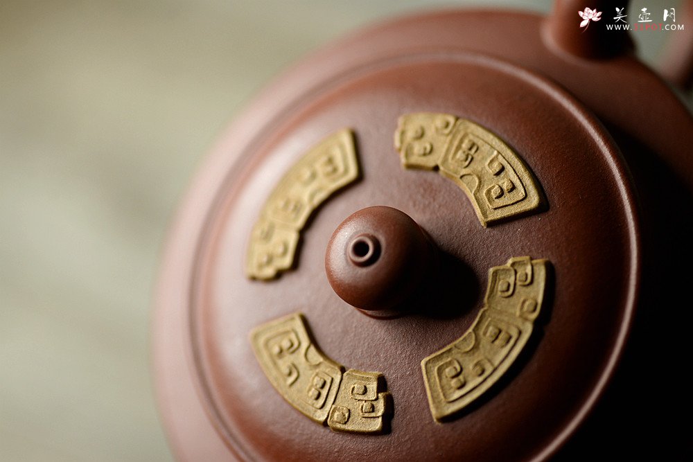 紫砂壶图片：储俊伟最新力作  古朴典雅 全手合璧 - 宜兴紫砂壶网