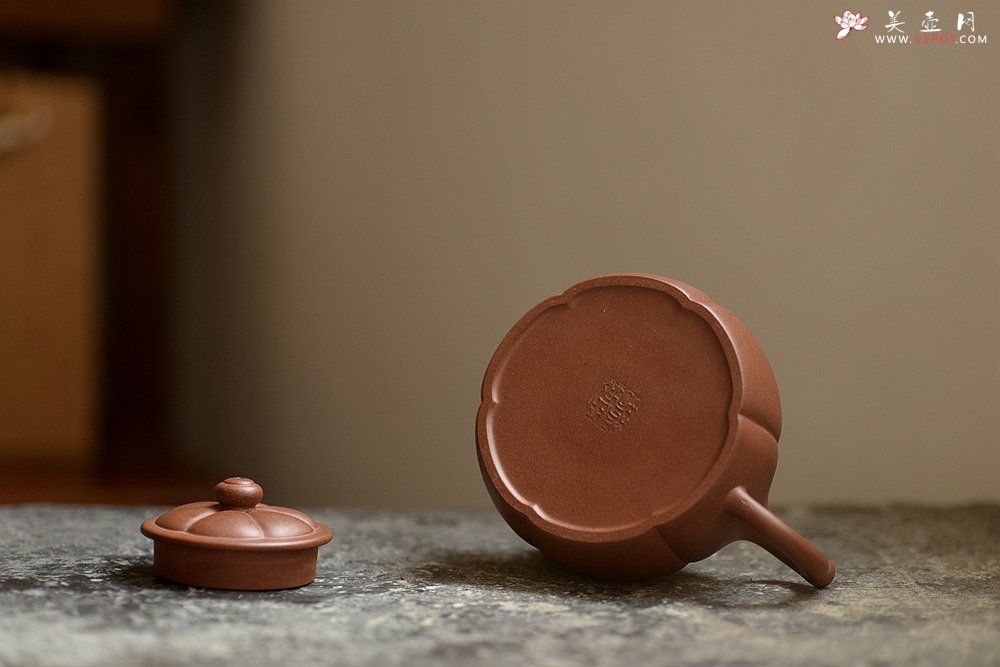 紫砂壶图片：徐亚春老师新作 身桶饱满 明针优秀~筋纹 六合 - 宜兴紫砂壶网