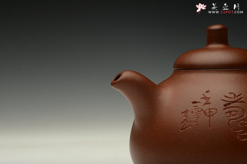 紫砂壶图片：何健作品 毛国强装饰 全手三足乳鼎 强强联合 值得珍藏~ - 宜兴紫砂壶网