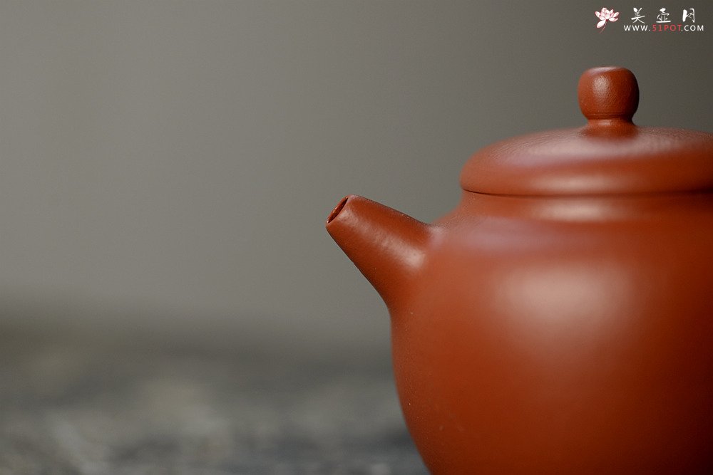 紫砂壶图片：简练素雅 高旭峰款 线条流畅 全手朱泥静月 - 宜兴紫砂壶网