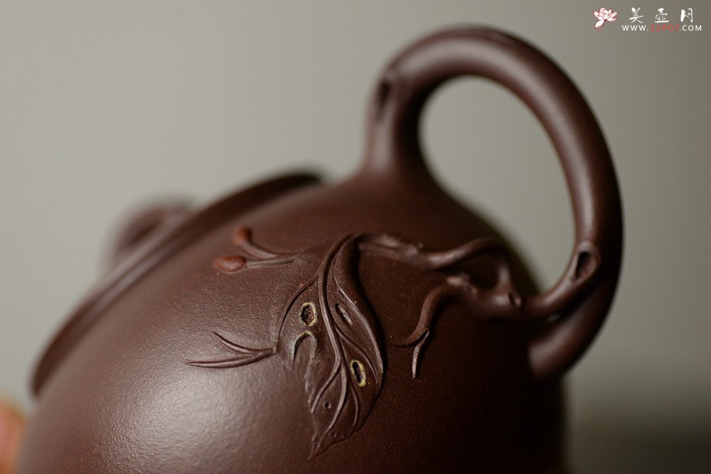 紫砂壶图片：高雪琴原创作品 韵味十足  全手花趣 敦厚可人 - 宜兴紫砂壶网