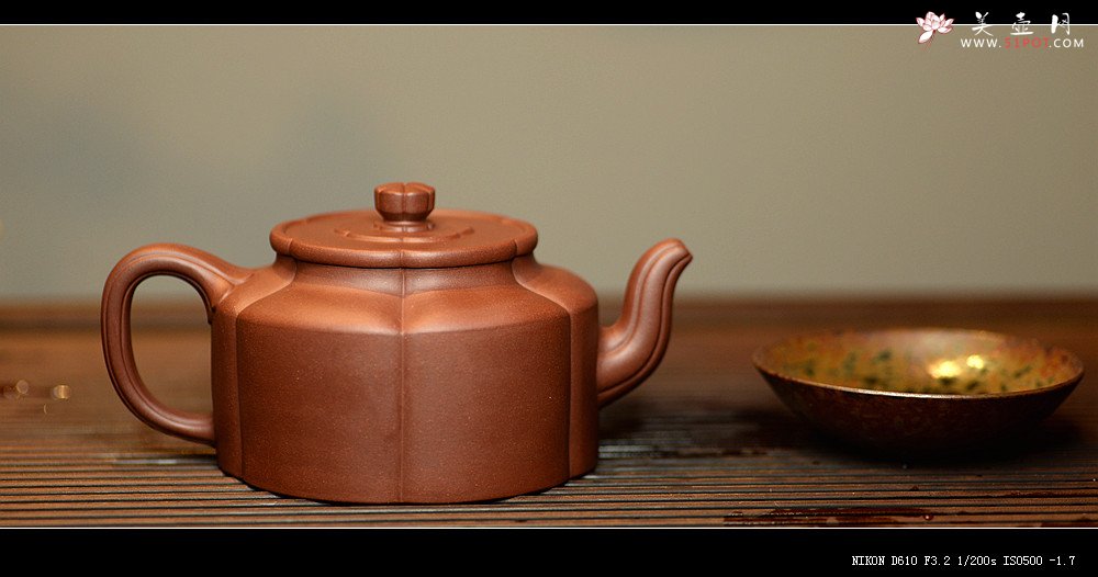 紫砂壶图片：方圆堂许嘉年 经典代表作 全手梅花周盘 浑厚大气  - 宜兴紫砂壶网