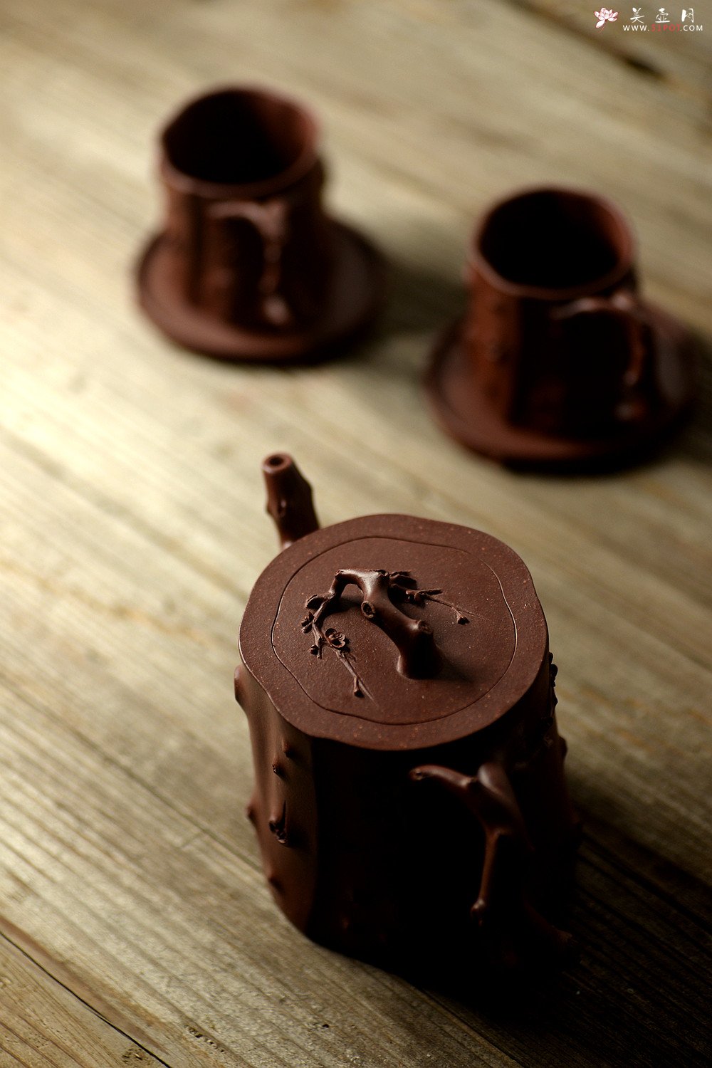 紫砂壶图片：单志萍最新力作 雄厚之风 优雅之作 精品全手红梅争艳 - 宜兴紫砂壶网