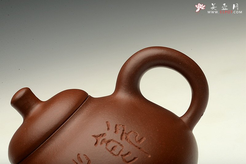 紫砂壶图片：何健作品 毛国强装饰 全手三足乳鼎 强强联合 值得珍藏~ - 宜兴紫砂壶网