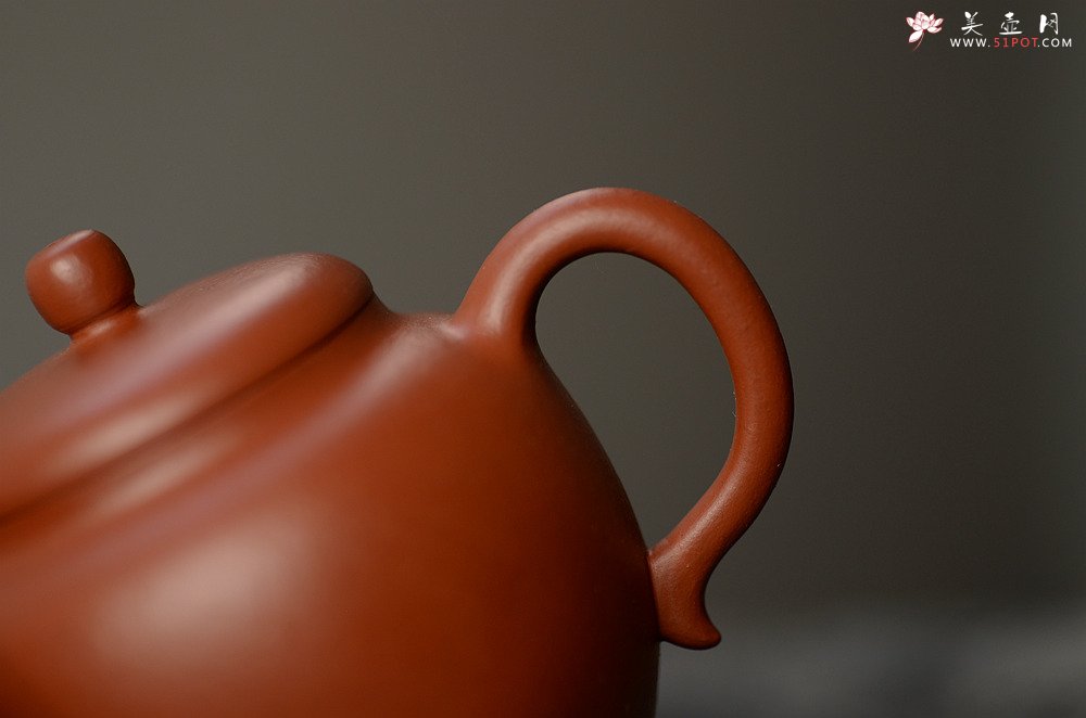 紫砂壶图片：简练素雅 高旭峰款 线条流畅 全手朱泥静月 - 宜兴紫砂壶网