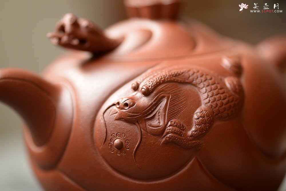 紫砂壶图片：器型饱满  精品扁鱼化龙  做工精细 - 宜兴紫砂壶网