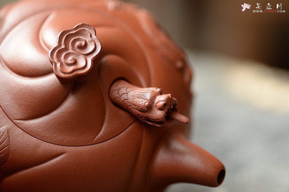 紫砂壶图片：器型饱满  精品扁鱼化龙  做工精细 - 宜兴紫砂壶网