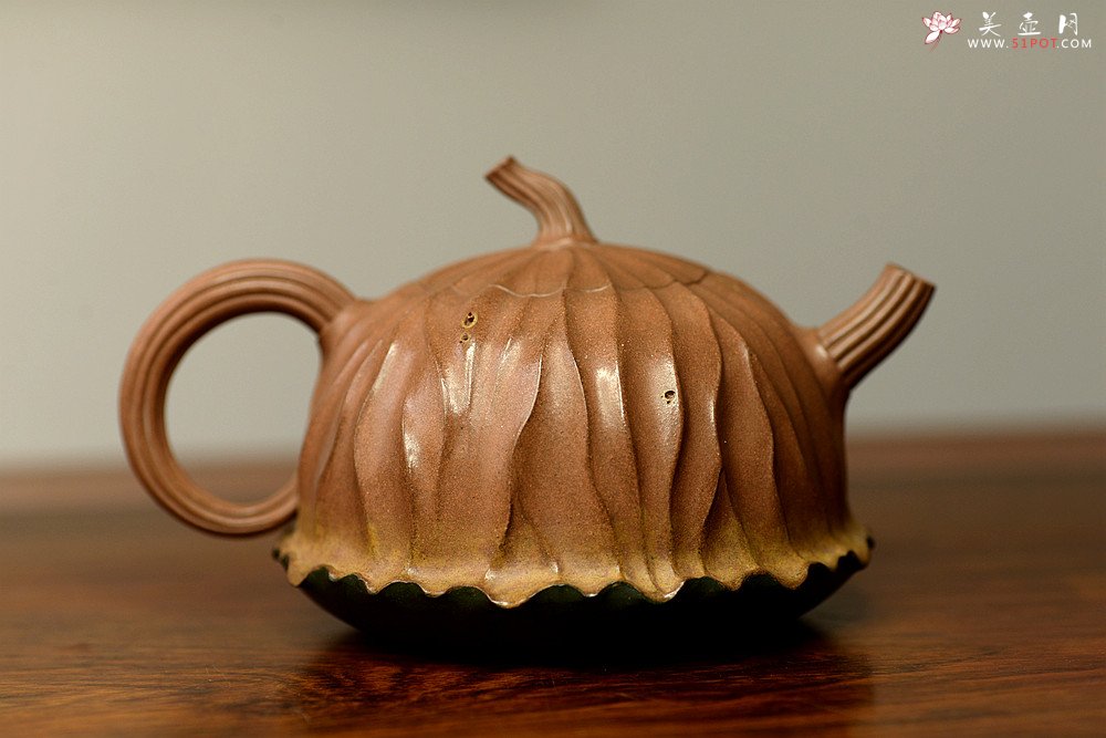 紫砂壶图片：文气十足 意境深远 秋日残荷 孙伟强张新亚合作 - 宜兴紫砂壶网