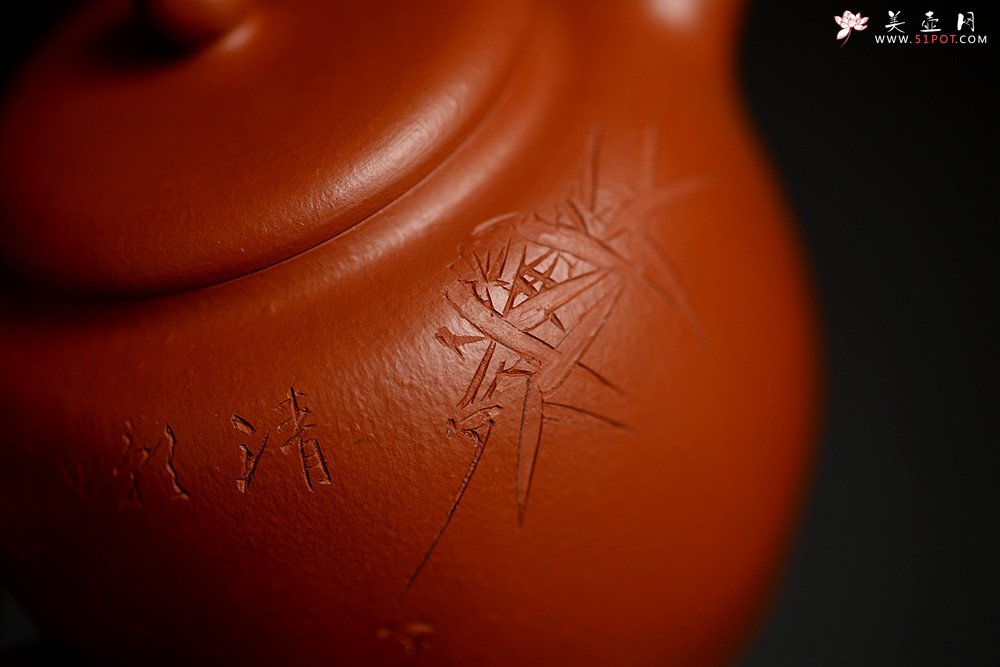 紫砂壶图片：简练素雅 高旭峰款 线条流畅 全手朱泥静月 许频频装饰 - 宜兴紫砂壶网