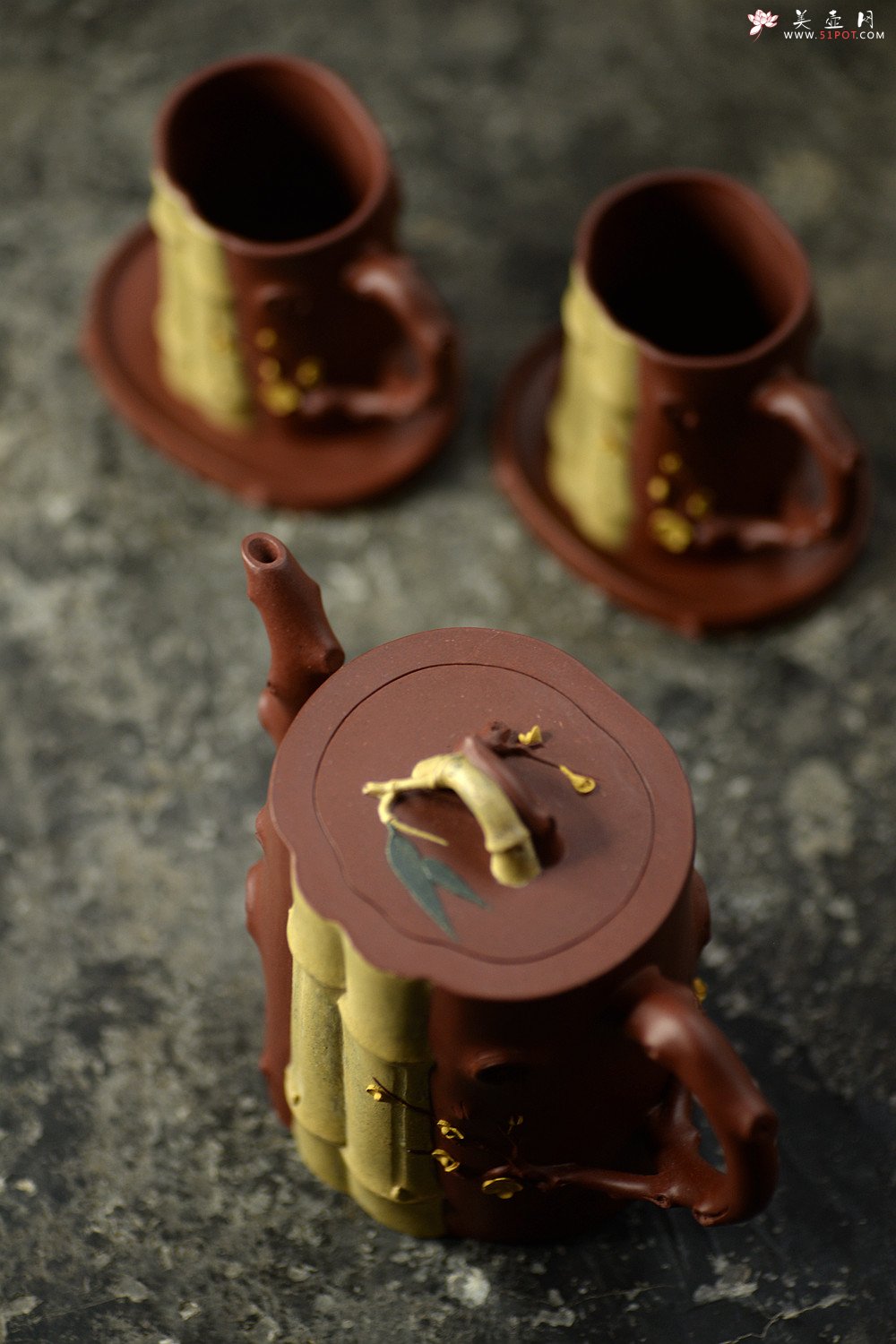 紫砂壶图片：单志萍甲午力作全手套壶 青梅竹马 情趣纵生 三色文气 - 宜兴紫砂壶网