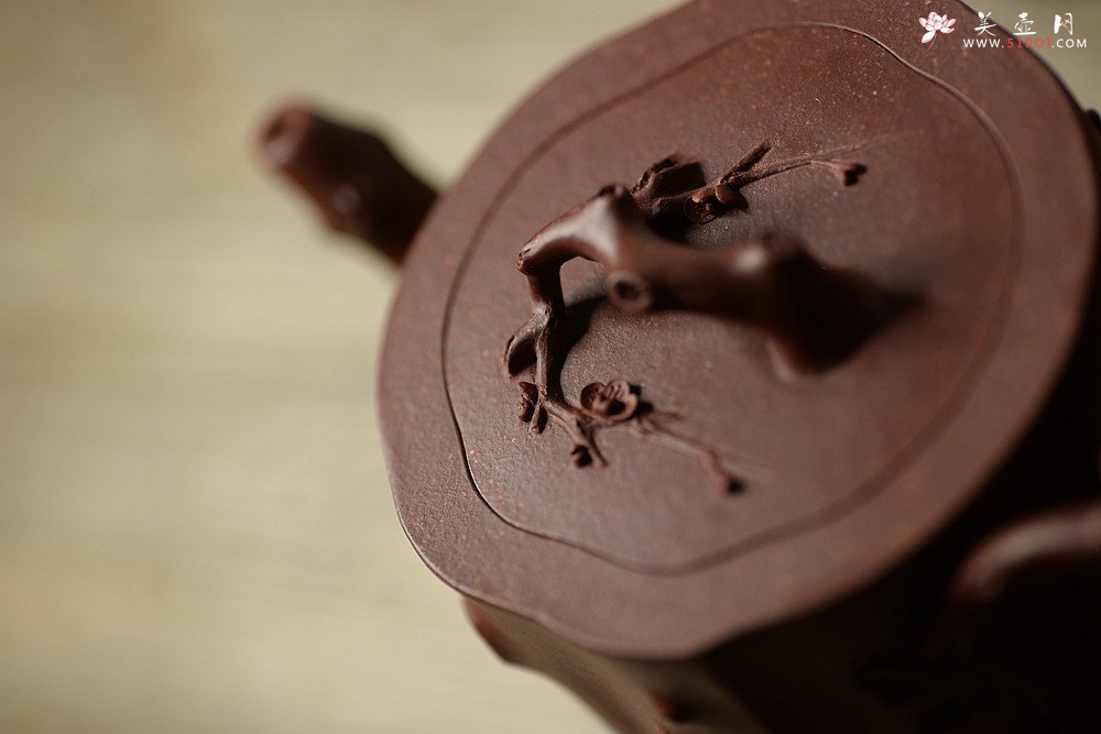 紫砂壶图片：单志萍最新力作 雄厚之风 优雅之作 精品全手红梅争艳 - 宜兴紫砂壶网