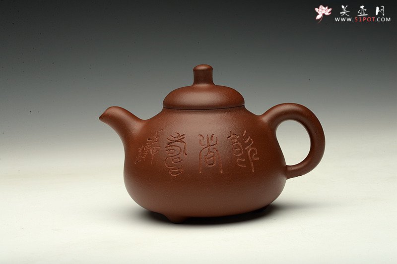 紫砂壶图片：何健作品 毛国强装饰 全手三足乳鼎 强强联合 值得珍藏~ - 宜兴紫砂壶网