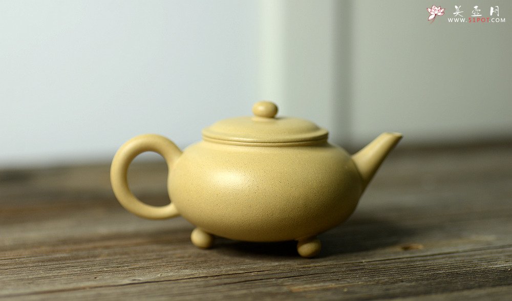 紫砂壶图片： 饱满素雅  温润如玉 全手三足水平  - 宜兴紫砂壶网