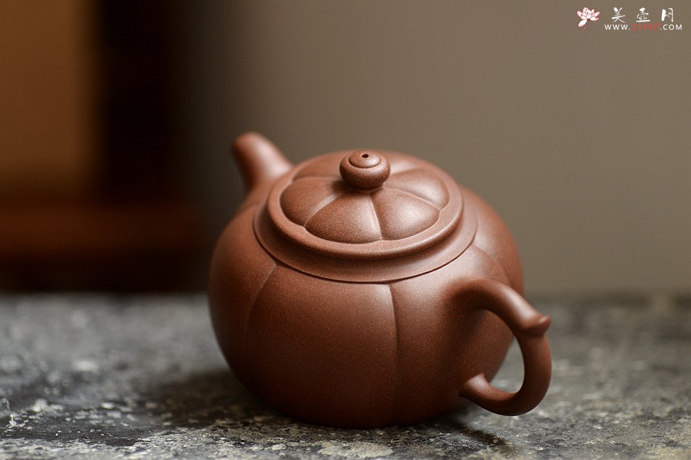 紫砂壶图片：徐亚春老师新作 身桶饱满 明针优秀~筋纹 六合 - 宜兴紫砂壶网