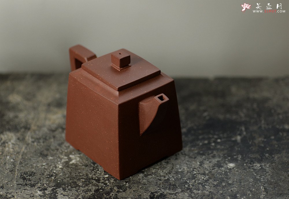 紫砂壶图片：马建鹏作品 全手工雅方壶 优雅大气 - 宜兴紫砂壶网