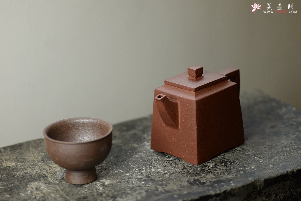 紫砂壶图片：马建鹏作品 全手工雅方壶 优雅大气 - 宜兴紫砂壶网