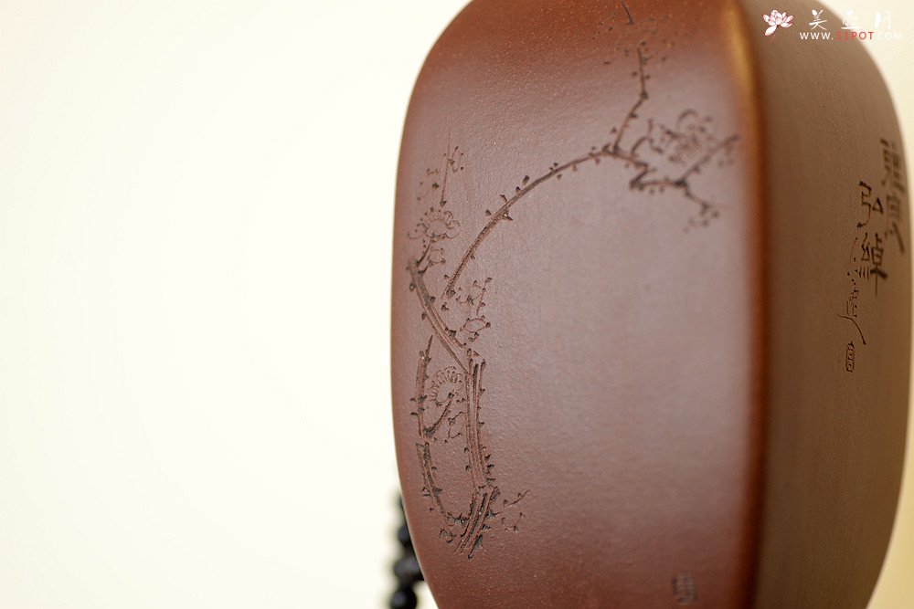 紫砂壶图片：张秋平制作 陆轶舟装饰 全手四方花樽 文气作品~ - 宜兴紫砂壶网