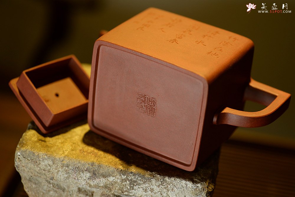 紫砂壶图片：许浒甲午年力作 全手工玉鼎四方 大品重器 雄厚古朴 单片拍打  - 宜兴紫砂壶网