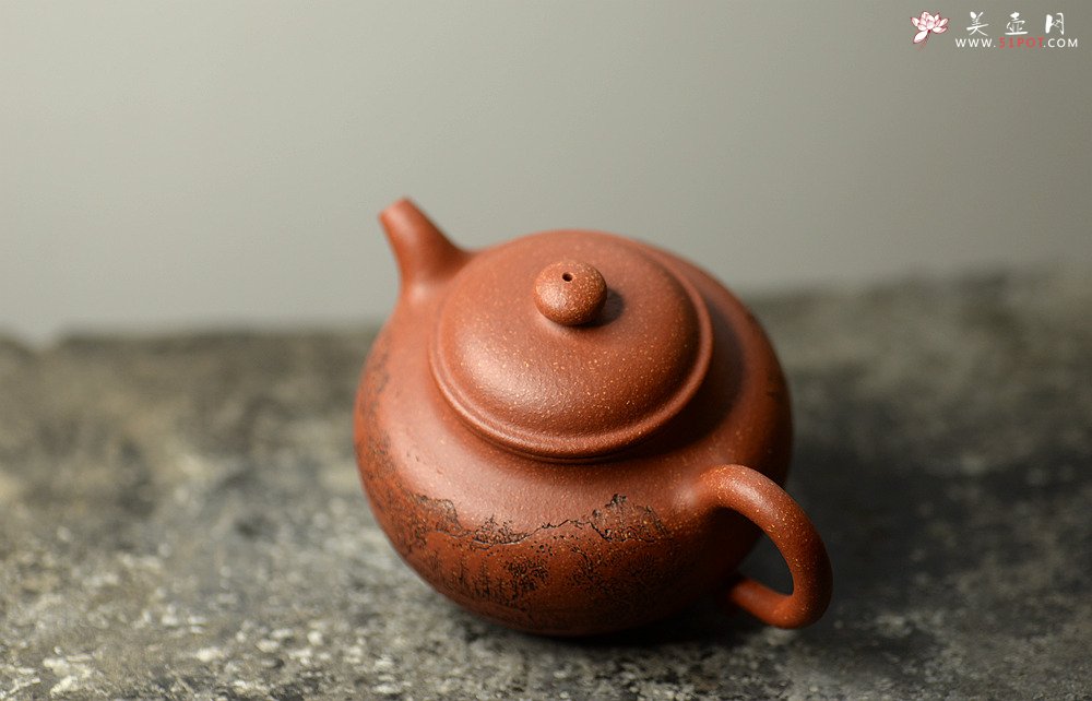 紫砂壶图片：传统实用 山水莲子 优质降坡泥 - 宜兴紫砂壶网