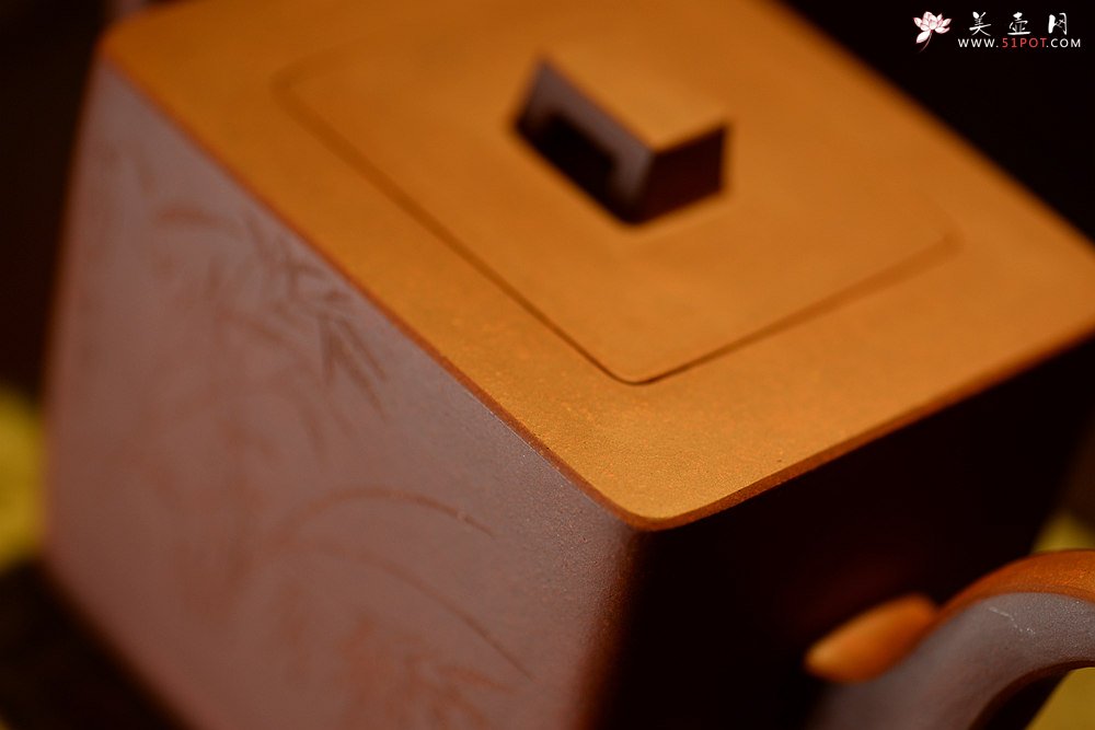 紫砂壶图片：许浒甲午年力作 全手工玉鼎四方 大品重器 雄厚古朴 单片拍打  - 宜兴紫砂壶网