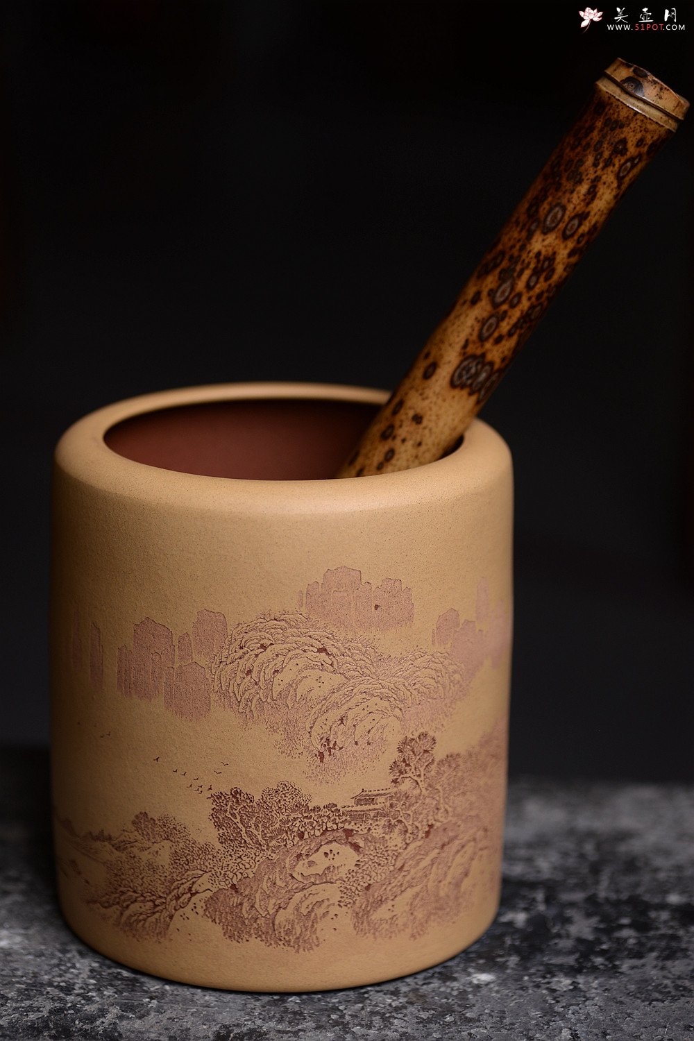 紫砂壶图片：李彦雄老师获奖作品一 山水笔筒 - 宜兴紫砂壶网