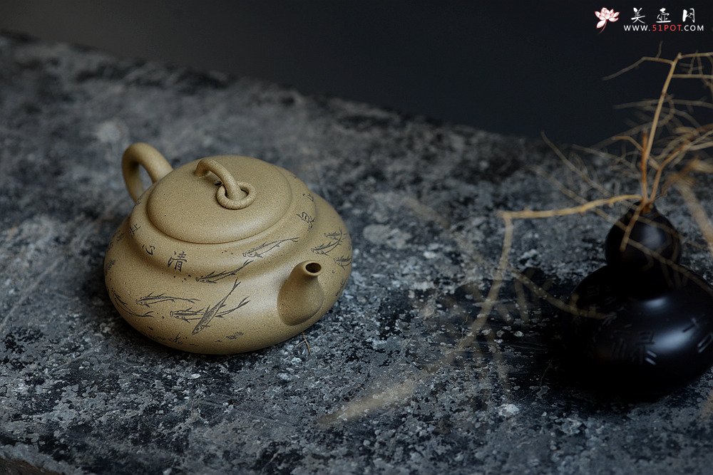 紫砂壶图片：鱼乐人亦乐,泉清心共清 全手葫芦 - 宜兴紫砂壶网