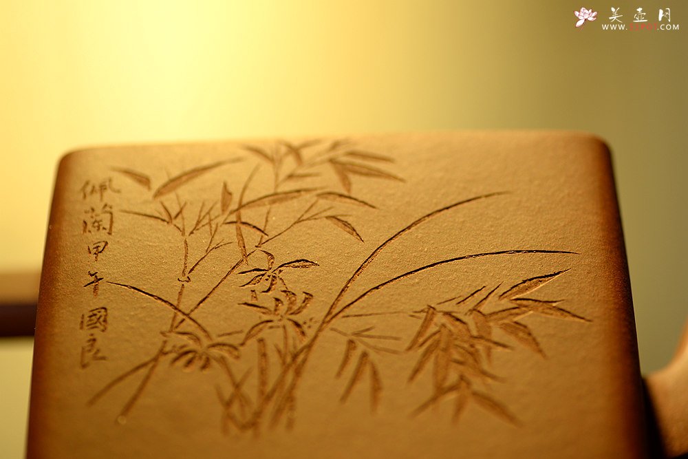 紫砂壶图片：许浒甲午年力作 全手工玉鼎四方 大品重器 雄厚古朴 单片拍打  - 宜兴紫砂壶网