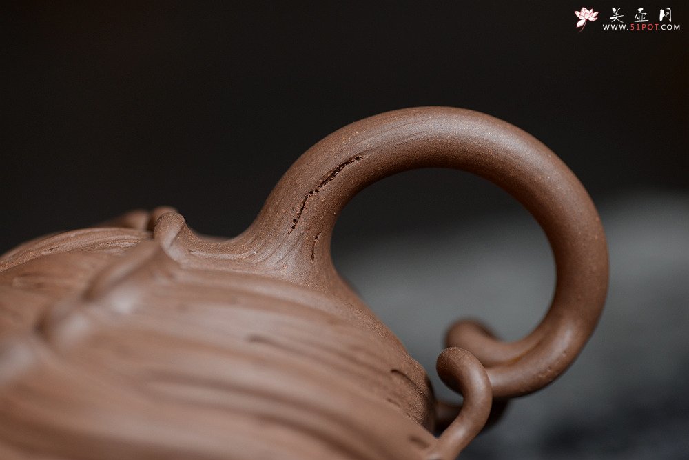 紫砂壶图片：流动的线条 沧桑古朴 岁月波纹~ 柏语 孙伟强张新亚作品 - 宜兴紫砂壶网