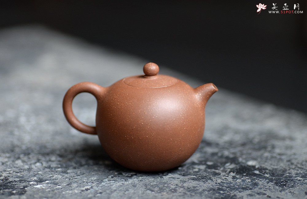 紫砂壶图片：美壶特惠  原矿段泥 玉成窑一粒珠 小巧可人 赏玩皆宜 - 宜兴紫砂壶网
