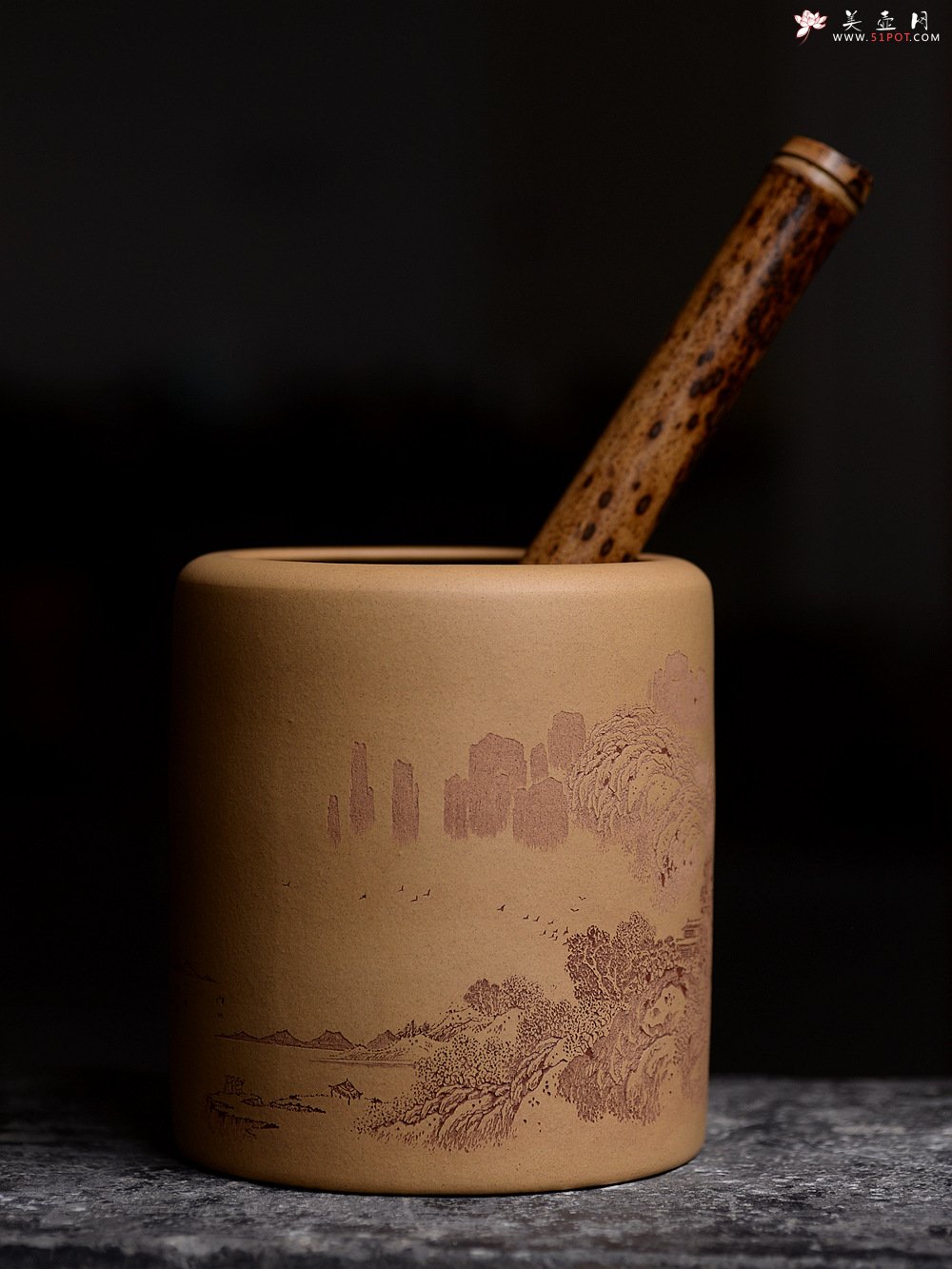 紫砂壶图片：李彦雄老师获奖作品一 山水笔筒 - 宜兴紫砂壶网