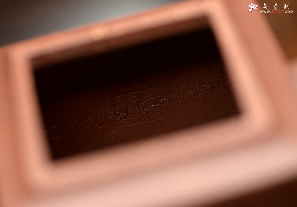 紫砂壶图片：马建鹏作品 全手工雅方壶 优雅大气 - 宜兴紫砂壶网