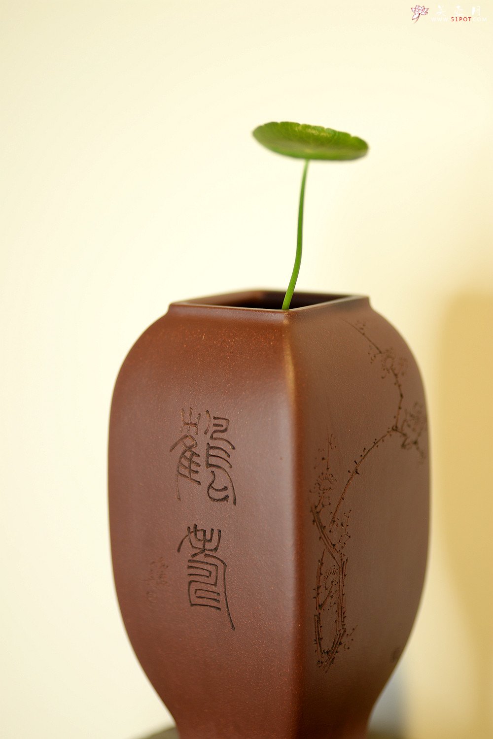 紫砂壶图片：张秋平制作 陆轶舟装饰 全手四方花樽 文气作品~ - 宜兴紫砂壶网