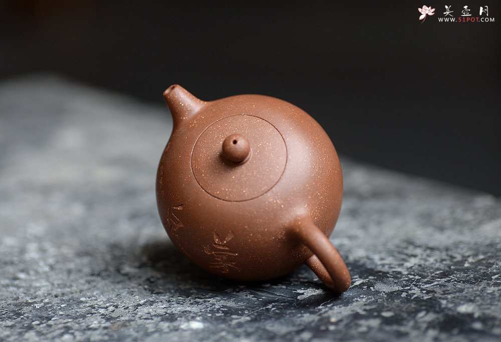 紫砂壶图片：美壶特惠  原矿段泥 玉成窑一粒珠 小巧可人 赏玩皆宜 - 宜兴紫砂壶网