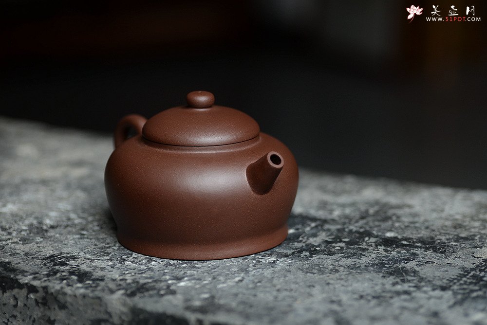 紫砂壶图片：张智耀新作 敦厚稳重 传统实用 全手融月 - 宜兴紫砂壶网