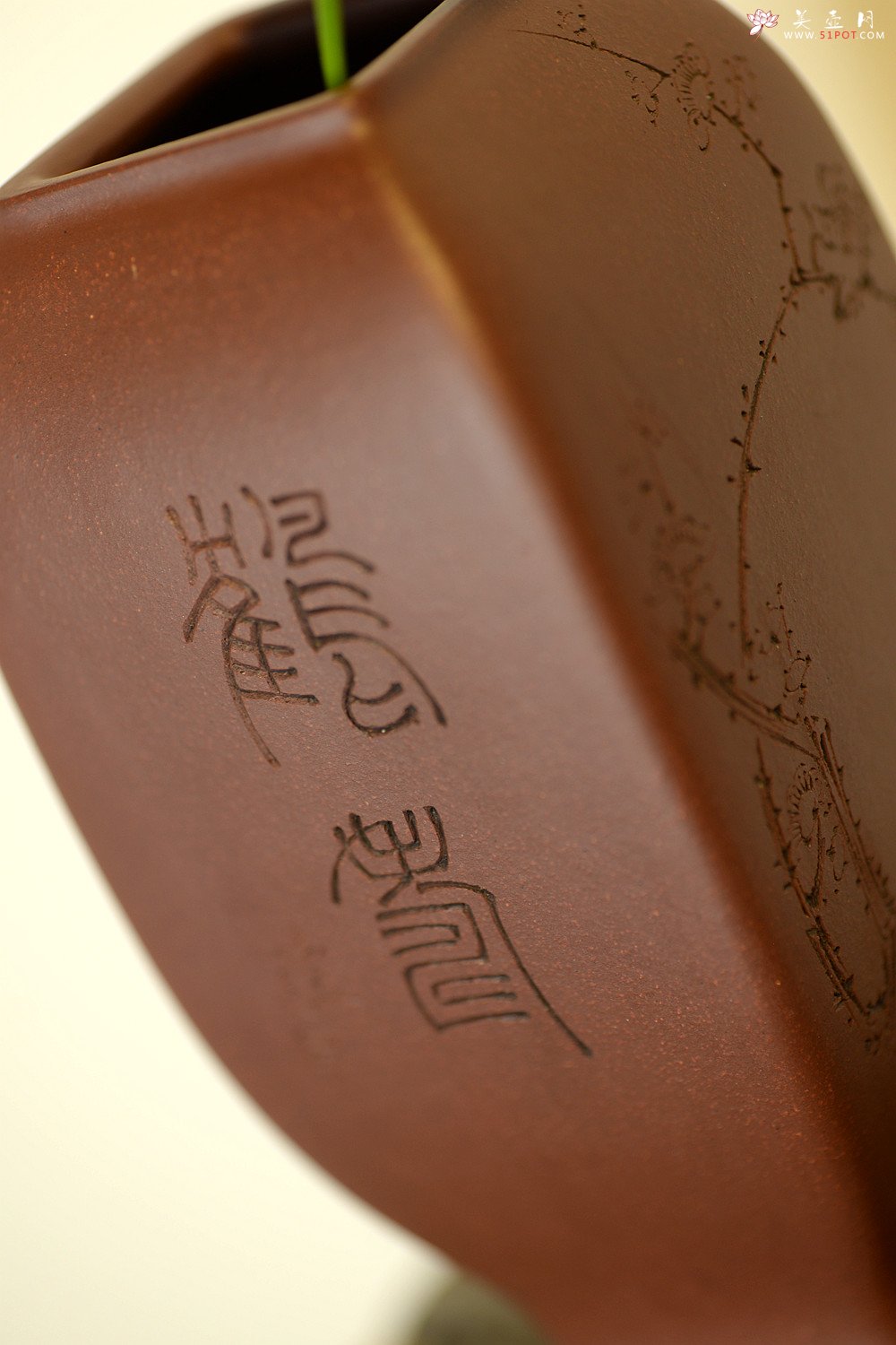 紫砂壶图片：张秋平制作 陆轶舟装饰 全手四方花樽 文气作品~ - 宜兴紫砂壶网