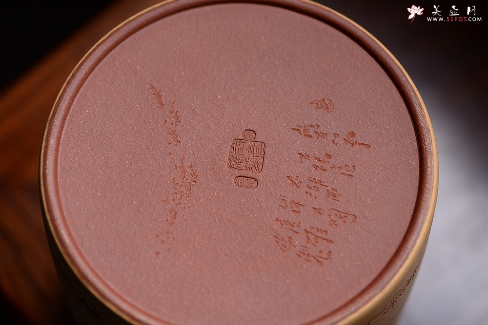 紫砂壶图片：李彦雄老师获奖作品一 山水笔筒 - 宜兴紫砂壶网