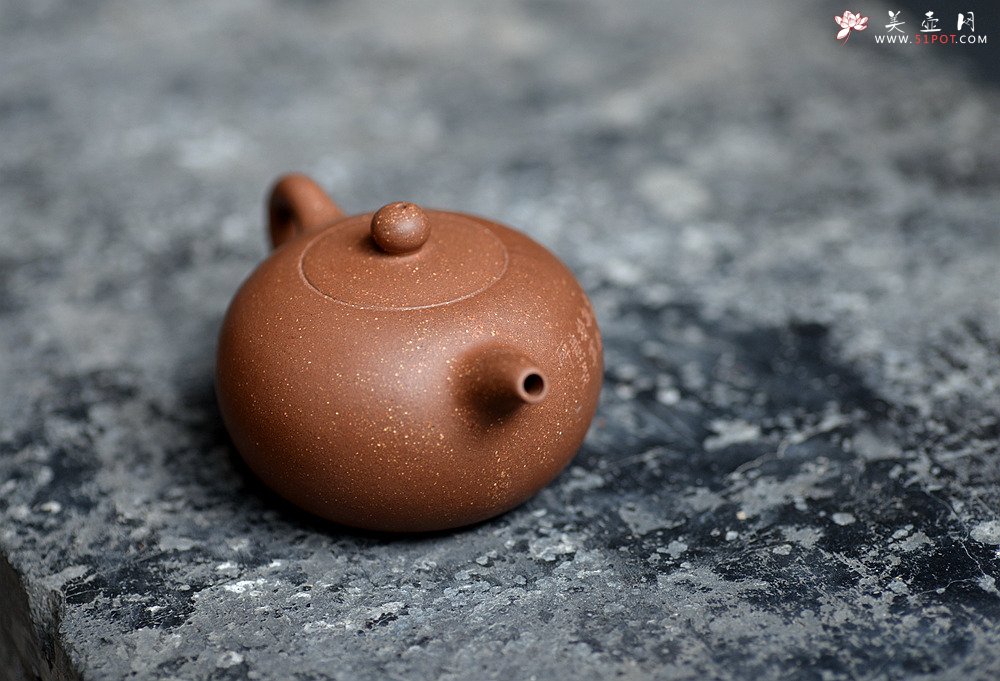 紫砂壶图片：美壶特惠  原矿段泥 玉成窑一粒珠 小巧可人 赏玩皆宜 - 宜兴紫砂壶网