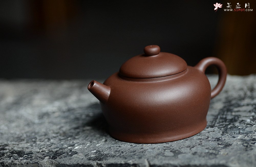 紫砂壶图片：张智耀新作 敦厚稳重 传统实用 全手融月 - 宜兴紫砂壶网