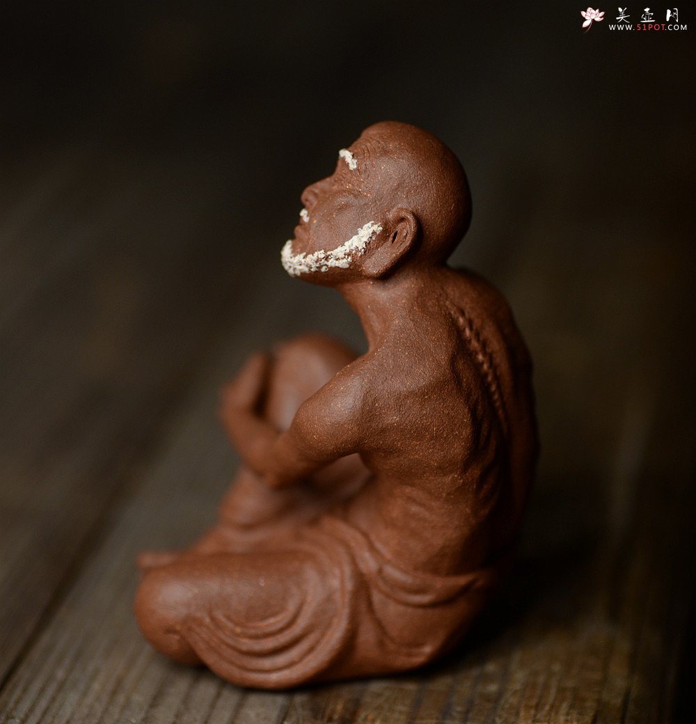 紫砂壶图片：全手雕塑 栩栩如生 精品养心罗汉 - 宜兴紫砂壶网