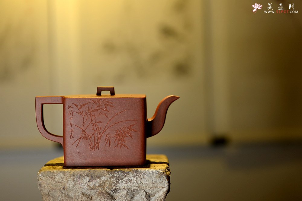 紫砂壶图片：许浒甲午年力作 全手工玉鼎四方 大品重器 雄厚古朴 单片拍打  - 宜兴紫砂壶网