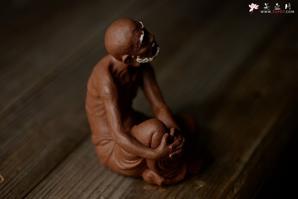 紫砂壶图片：全手雕塑 栩栩如生 精品养心罗汉 - 宜兴紫砂壶网