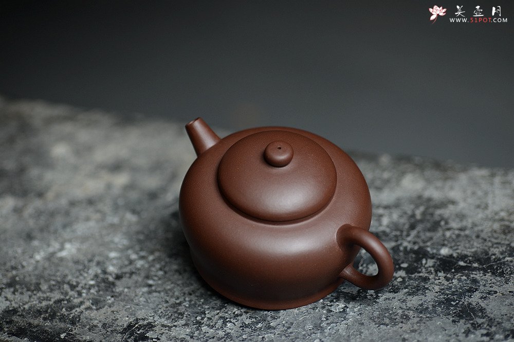 紫砂壶图片：张智耀新作 敦厚稳重 传统实用 全手融月 - 宜兴紫砂壶网