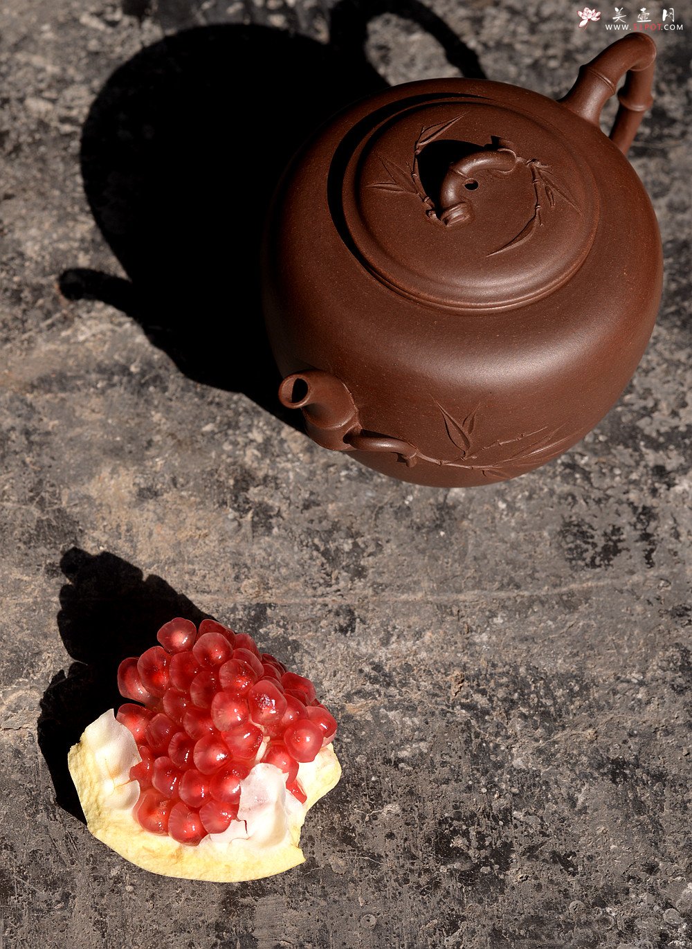 紫砂壶图片：肥美竹叶 饱满飘逸 全手大君竹 顾正芳经典作品 - 宜兴紫砂壶网