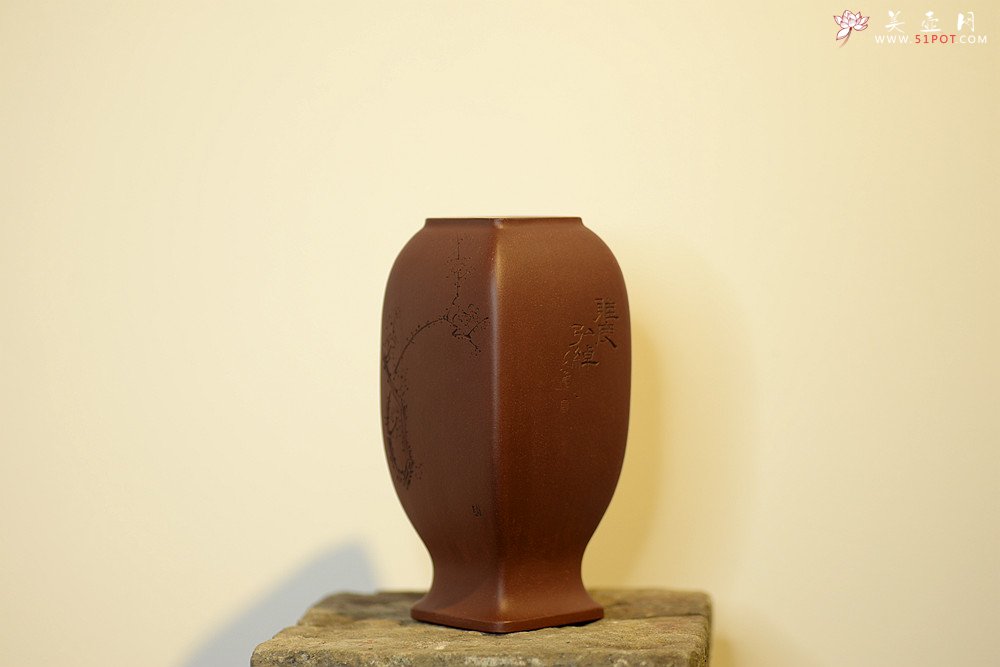 紫砂壶图片：张秋平制作 陆轶舟装饰 全手四方花樽 文气作品~ - 宜兴紫砂壶网