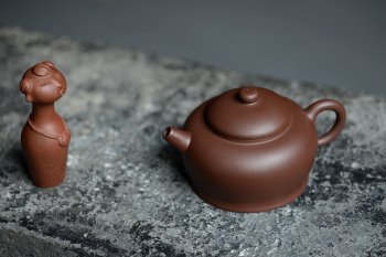 紫砂壶图片：张智耀新作 敦厚稳重 传统实用 全手融月 - 宜兴紫砂壶网