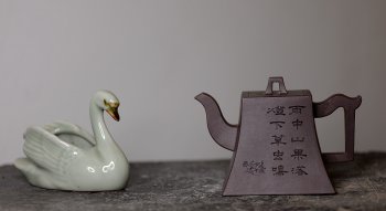 紫砂壶图片：优质紫泥方鈡 壶势巍巍 古朴典雅  全手镶片 - 宜兴紫砂壶网