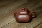 紫砂壶图片：何卫枫全手作品  张听刚装饰 古朴敦厚~ 荆泉四方 - 宜兴紫砂壶网