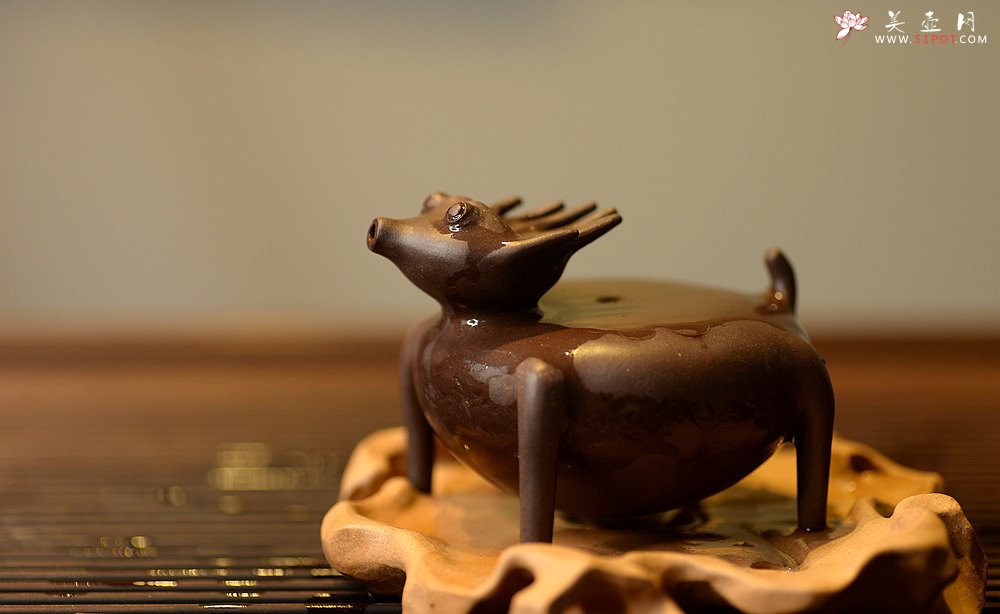 紫砂壶图片：施奇华特色文房茶宠 全手风火小怪兽 茶盘尤物 颇有玩味~ - 宜兴紫砂壶网