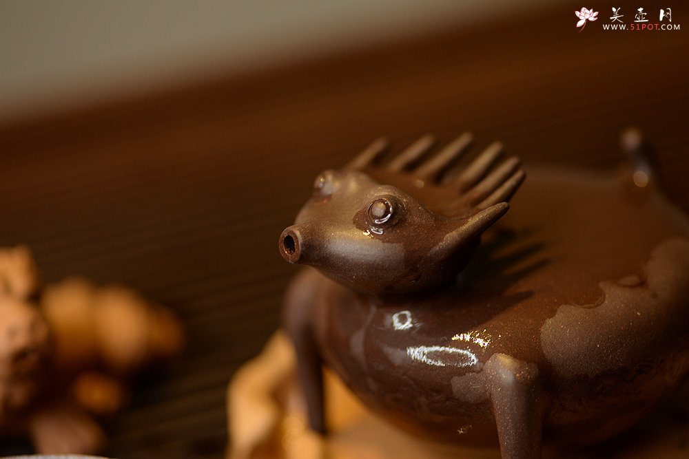 紫砂壶图片：施奇华特色文房茶宠 全手风火小怪兽 茶盘尤物 颇有玩味~ - 宜兴紫砂壶网